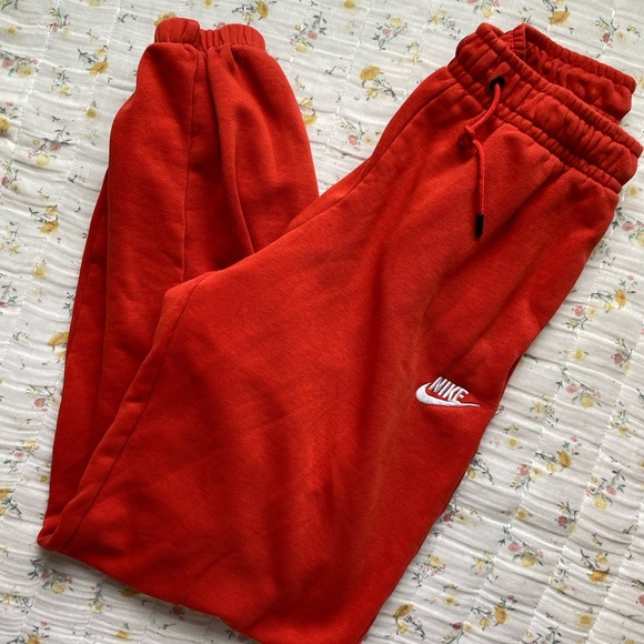 Nike sweatpants - Picture 1 of 7